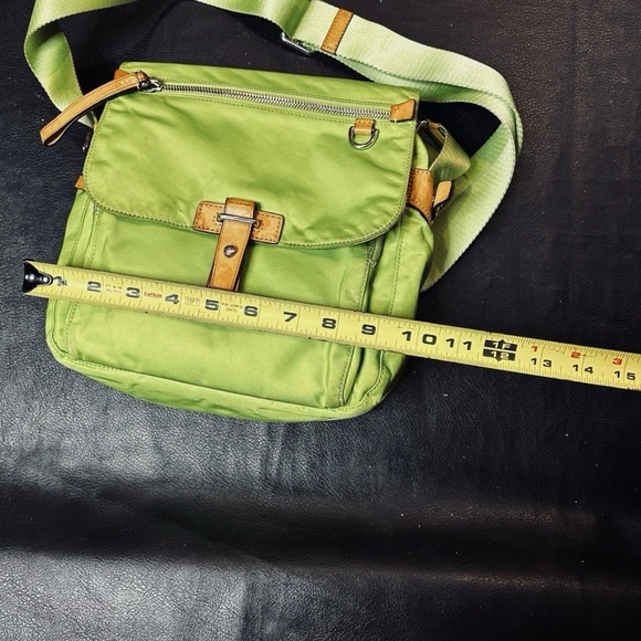 Tumi Crossbody Bag Purse Green Nylon Wide Adjustable Strap Pockets Leather Trim - Picture 12 of 12